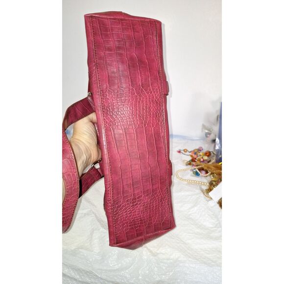 Axcess Red Faux Alligator Women's Purse Shoulderbag Satchel Fashionable - Picture 8 of 9